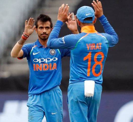 બાદમાં સકલૈન મુશ્તાકે 1996માં રમાયેલી વન ડે મેચમાં એડિલેડ મેદાનમાં 29 રન આપી 5 વિકેટ ઝડપી હતી. ચહલની આ પહેલાનું શ્રેષ્ઠ પ્રદર્શન દક્ષિણ આફ્રીકાના સેંચુરિયનમાં 22 રન આપી 5 વિકેટ હતું. ચહલે ઓસ્ટ્રેલિયમાં કોઈ ભારતીય બોલરના સર્વશ્રેષ્ઠ પ્રદર્શનની બરાબરી કરી છે. આ પહેલા અજીત અગરકરે આ મેદાન પર જ 42 રન આપી 6 વિકેટ ઝડપી હતી.