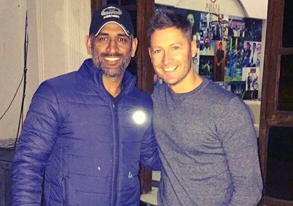 નવી દિલ્હીઃ ઓસ્ટ્રેલિયા સામેની ત્રીજી અને નિર્ણાયક વન ડેમાં 87 રનની અણનમ ઈનિંગ રમીને ટીમ ઈન્ડિયાને 2-1થી શ્રેણી જીતાડ્યા બાદ મહેન્દ્ર સિંહ ધોનીની ચારેબાજુથી પ્રશંસા થઈ રહી છે. પરંતુ ઓસ્ટ્રેલિયાના પૂર્વ ક્રિકેટર માઇકલ ક્લાર્કે અલગ રીતે જ ધોનીની પ્રશંસા કરી હતી.