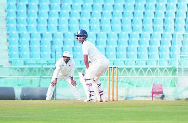 ઓપનર હરવિક દેસાઈએ કારકિર્દીની પ્રથમ સદી સાથે 116 રન ફટકાર્યાં હતા. જ્યારે સ્નેલ પટેલ 72, શેલ્ડન જેક્સન ૭૩*, ચેતેશ્વર પુજારાએ 67*એ અડધી સદી ફટકારીને સૌરાષ્ટ્રને ઐતિહાસિક સફળતાની સાથે સેમિ ફાઈનલમાં પ્રવેશ અપાવ્યો હતો.