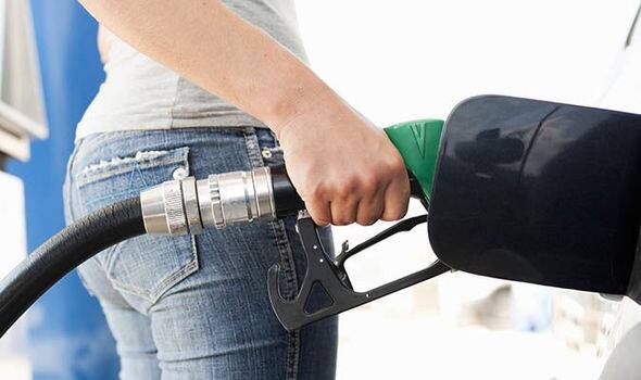 પેટ્રૉલ-ડિઝલની કિંમતોના વધારાનો પડઘો કાલે કોલકત્તામાં વિપક્ષની રેલીમાં પણ પડ્યો. આંધ્રપ્રદેશના મુખ્યમંત્રી ચંદ્રબાબુ નાયડુએ કહ્યું કે, આજે લોકો મોંઘવારીથી પરેશાન થઇ ગયા છે. 