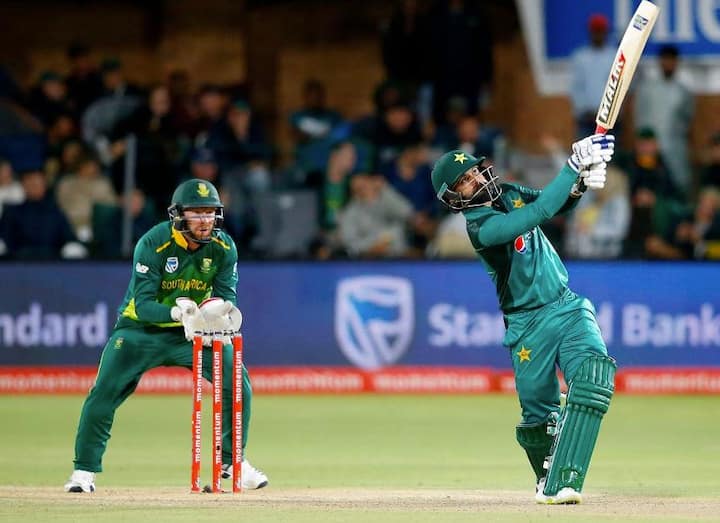 પોર્ટ એલિઝાબેથઃ સાઉથ આફ્રિકા અને પાકિસ્તાન વચ્ચે રમાયેલી પ્રથમ વન ડેમાં યજમાન ટીમે ટોસ જીતી પ્રથમ બેટિંગ કરવાનો નિર્ણય લીધો હતો. સાઉથ આફ્રિકાએ મેચ જીતવા પાકિસ્તાનને 267 રનનો ટાર્ગેટ આપ્યો હતો. જે તેણે 5 વિકેટના નુકસાન પર હાંસલ કર્યો હતો. સાઉથ આફ્રિકાની ઈનિંગ દરમિયાન હાસિમ અમલાએ 120 બોલમાં અણનમ 108 રનની ઈનિંગ રમી હતી. જે દરમિયાન તેણે કોહલીનો મોટો રેકોર્ડ પોતાના નામે કર્યો હતો.