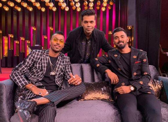 કોફી વિથ કરણમાં ક્રિકેટર હાર્દિક પંડ્યાનાં વિવાદાસ્પદ નિવેદનોને કારણે તેનો ઘણો વિરોધ થઇ રહ્યો છે. હાર્દિકનાં વતન વડોદરાનાં કારેલીબાગમાં પણ મહિલા સંગઠન દ્વારા તેના પૂતળા દહન કરીને વિરોધ કરવામાં આવ્યો હતો. મહિલા સંગઠન દ્વારા બીસીસીઆઇને પત્ર લખીને ક્રિકેટર હાર્દિક પંડ્યા સામે કડક કાર્યવાહીની માંગણી કરવામાં આવે તેવો પત્ર લખ્યો છે. મહિલા સંગઠનનાં પ્રમુખ, શોભાબેન રાવલે વિરોધ નોંધાવતા કહ્યું છે કે, ' હાર્દિક માફી નહીં માંગે તો ફોજદારી કાર્યવાહી પણ કરવામાં આવશે.'