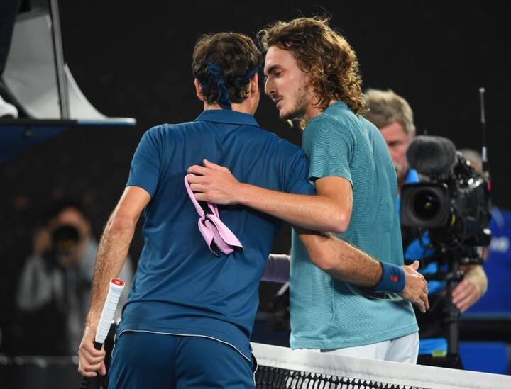 નવી દિલ્હીઃ ઓસ્ટ્રેલિયાના મેલબોર્નમાં રમાઇ રહેલી ઓસ્ટ્રેલિયન ઓપનમાં મોટો ઉલટફેર થયો છે. ગ્રીકના 20 વર્ષીય સ્તીપાસે ટેનિસ લેજન્ડ રોજર ફેડરરને હાર આપી ઇતિહાસ રચ્યો હતો. સાતમા ગ્રાન્ડ સ્લેમ માટે રમી રહેલા ફેડરરને રસ્ટેફાનોસ સ્તીપાસે 6-7, 7-6,7-5,7-6થી હાર આપી હતી.