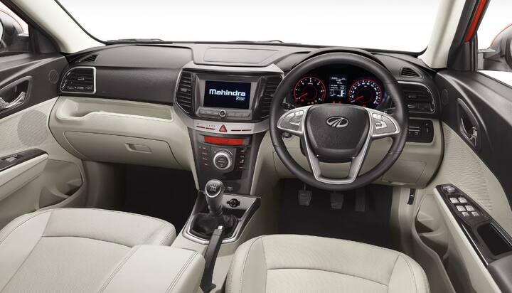 કંપનીએ એક્સયુવી 300નું પ્રી-બુકિંગ શરૂ કરી દીધું છે. કસ્ટમર મહિન્દ્રાના શોરૂમ પર 11 હજાર રૂપિયા આપીને તેનું બુકિંગ કરી શકે છે. મહિન્દ્રાના એમડી પવન ગોયન્કાએ જણાવ્યું કે, XUV 300માં ઘણા એડવાન્સ અને યુનિક ફીચર્સ મળશે. તે કોમ્પેક્ટ SUV સેગમેન્ટની કાર હશે. તે અમારી પ્રીમિયમ કાર હશે.