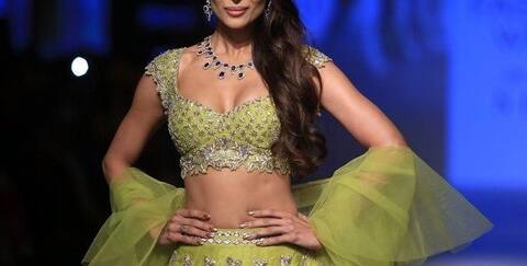 #10YearChallenge: આ એક્ટ્રેસે એવી તે શું ભૂલ કરી કે ફેન્સે ઉડાવી મજાક? જાણો વિગતે #10YearChallenge: આ એક્ટ્રેસે એવી તે શું ભૂલ કરી કે ફેન્સે ઉડાવી મજાક? જાણો વિગતે