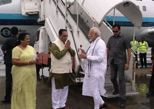 આ ઉપરાંત 3.30 કલાકે સુરત એરપોર્ટથી દાંડી, નવસારી જવા રવાના, 3.50 થી 5.30 કલાક - દાંડી, નવસારી ખાતે કાર્યક્રમ, 5.30 - દાંડીથી સુરત એરપોર્ટ આવવા રવાના, 5.50 કલાકે સુરત એરપોર્ટથી ઈન્ડોર સ્ટેડિયમ, 6.10 થી 7.10 કલાકે ઈન્ડોર સ્ટેડિયમ ખાતે કાર્યક્રમ, 17.10 કલાકે ઈન્ડોર સ્ટેડિયમથી સુરત એરપોર્ટ જવા રવાના અને 17.30 કલાકે સુરત એરપોર્ટથી દિલ્હી જવા રવાના થશે. 