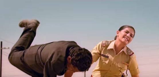 સપના ચૌધરી ફિલ્મમાં એક આઇપીએસ ઓફિસરની દમદાર ભૂમિકા નિભાવી રહી છે. કૉલેજ ફ્રેન્ડની દોસ્તી પર આધારિત મૂવીને હાદી અલી અબરારે ડાયરેક્ટ કરી છે. ફિલ્મને 8 ફેબ્રુઆરી, 2019ના દિવસે રિલીઝ કરવામાં આવશે. 