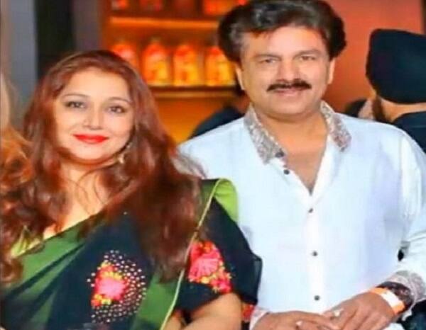 આ અંગે તેણીએ પોલીસ ફરિયાદ નોંધાવતાં પોલીસે ગુનો નોંધી તપાસ હાથ ધરી છે. પોલીસે સીસીટીવી રેકોર્ડિંગની મદદથી તપાસ હાથ ધરી છે. પોલીસનું કહેવું છે કે, લૂંટની ઘટના અંગેની કડીઓ મળી છે અને ગણતરીના સમયમાં લુટારુંઓને ઝડપી લેવાશે. 