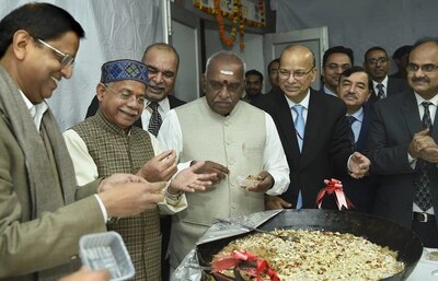 ‘હલવા સેરેમની’ સાથે બજેટ 2019ના છાપકામનું કામ શરૂ, 100 કર્મચારી 10 દિવસ સુધી પુરાઈ રહેશે