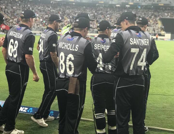 નવી દિલ્હીઃ ભારત અને ઓસ્ટ્રેલિયા વચ્ચે 23 જાન્યુઆરીથી પાંચ વન ડે મેચની શ્રેણીની શરૂઆત થશે. ઓસ્ટ્રેલિયાને તેના જ ઘરઆંગણે હરાવ્યા બાદ ભારતીય ટીમનો ઉત્સાહ ટોચ પર છે. આઈસીસી રેન્કિંગમાં ન્યૂઝિલેન્ડની ટીમ ત્રીજા સ્થાન પર છે. ઓસ્ટ્રેલિયાની તુલનામાં ન્યૂઝિલેન્ડની ટીમ વધારે મજબૂત માનવામાં આવે છે. તેમની પાસે અનુભવી બેટ્સમેન અને બોલર્સ છે, જે ભારતીય ટીમ પર ભારે પડી શકે છે.