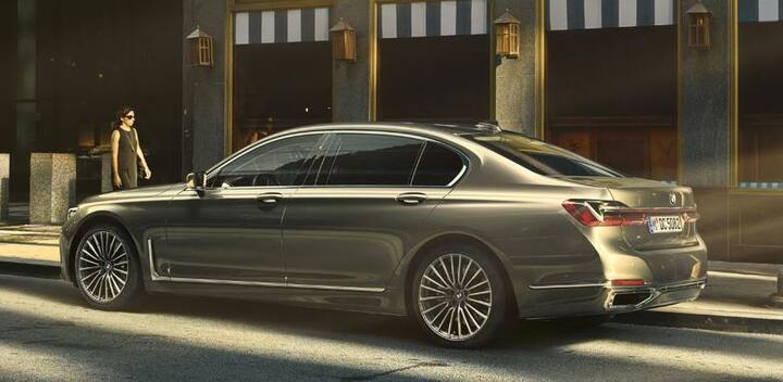 xDrive30d વેરિયન્ટમાં 3 લીટર, સિલિન્ડર ડીઝલ એન્જિન આપવામાં આવ્યું છે. જે 261 bhp નો પાવર અને 620 Nm ટોર્ક જનરેટ કરે છે. આ વેરિયન્ટ 6 સેકંડમાં જ 0 થી 100 કિલોમીટર પ્રતિ ક્લાકની સ્પીડ પકડી લેતી હોવાનો કંપની દ્વારા દાવો કરવામાં આવ્યો છે. 