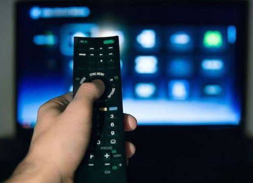 1 ફેબ્રુઆરીથી નવો નિયમ લાગુ થયા પછી તમે તમારી પસંદની ચેનલ પસંદ કરી શકશો. તમારે ફક્ત તે જ ચેનલ્સ માટે ચૂકવણી કરવી પડશે. આ પછી દરેક ચેનલમાં એક ફિક્સ રેટ હશે. 1 ફેબ્રુઆરીથી 130 રૂપિયા સાથે જીએસટીમાં તમે 100 સ્ટાન્ડર્ડ ડેફિનેશન ચેનલો જોઈ શકશો. આ પછી તમે જે પણ ચેનલ પસંદ કરો છો તેના માટે તમારે અલગથી ચુકવણી કરવી પડશે.