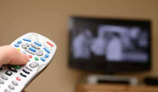 નવી દિલ્હી: ફેબ્રુઆરીમાં તમને એકપણ રૂપિયાનો ખર્ચ કર્યા વગર ફ્રીમાં ટીવી ચેનલ જોવાની તક મળી શકે છે. કેબલ ટીવી ડીટીએચ કેબલ ઓપરેટર્સને લઈને TRAI સખ્ત આદેશ આપ્યા છે. જો આ આદેશનું પાલન નહી કરવામાં આવે તો ગ્રાહકોને કોઈપણ ચાર્જ લીધા વગર સર્વિસ આપવી પડશે. TRAIના નવા આદેશ બાદ તમને ન માત્ર પસંદની ચેનલ જોવા મળશે પરંતુ સર્વિસ ડાઉન રહેવા પર તમને ફ્રી સર્વિસનો પણ લાભ મળશે.