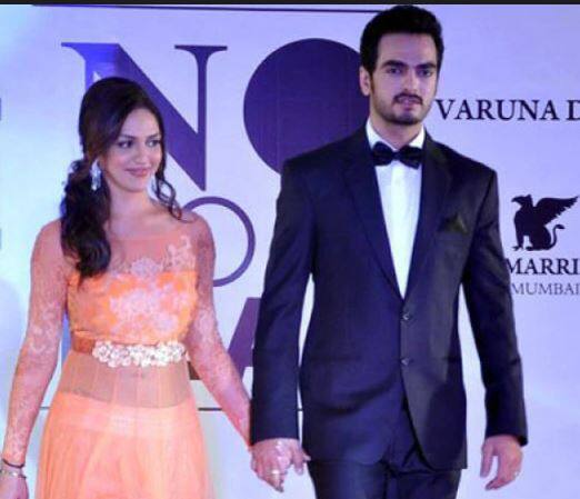 ઈશા દેઓલ અને ભરતે વર્ષ 2012માં લગ્ન કર્યા હતા. આ બંનેના લવ મેરેજ હતા. લગ્ન બાદ ઈશા ફિલ્મોથી દૂર છે. ઈશાએ ફિલ્મી કરિયરની શરૂઆત વર્ષ 2002માં ફિલ્મ કોઈ મેરે દિલ સે પુછે થી કરી હતી. આ ફિલ્મ માટે તેને ફિલ્મફેયર એવોર્ડ પણ મળ્યો હતો. 