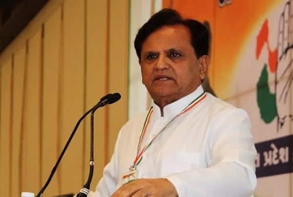 આ ઉપરાંત ગુજરાત અને કેન્દ્ર સરકારની આકરી ટીકા કરતા જણાવ્યું હતું કે, ભાજપના લોકો કહે છે આ વખતે હારીશું તો 200 વર્ષ સુધી સત્તામાં નહીં આવીએ. રાજ્ય અને દેશ બરબાદ થઈ રહ્યા છે. સરકારે દેશને 25 વર્ષ પાછળ ધકેલી દીધો છે. આ કારોબારીમાં ગુજરાતના કોંગ્રેસ પ્રભારી રાજીવ સાતવ, પ્રદેશ પ્રમુખ અમિત ચાવડા તથા વિરોધ પક્ષના નેતા પણ ઉપસ્થિત રહ્યા હતા.