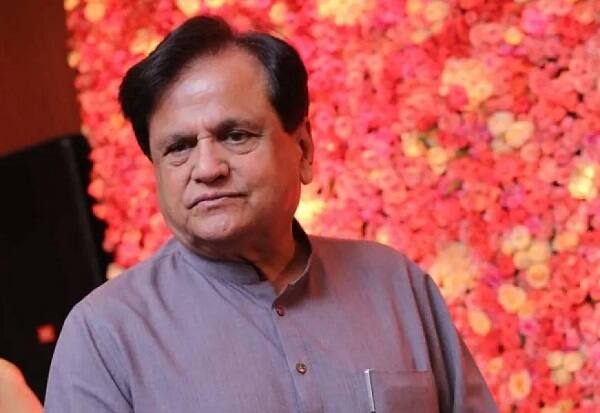 અહેમદ પટેલે ભાજપ પર આકરાં પ્રહાર કરતા જણાવ્યું હતું કે, વાઈબ્રન્ટ ગુજરાતને શું ફાયદો થયો તે ગુજરાતની સરકારે કહેવું જોઈએ. વાઈબ્રન્ટ ગુજરાતમાં કેટલું રોકાણ થયું તેના પર ભાજપ સરકારે શ્વેતપત્ર બહાર પાડવું જોઈએ.