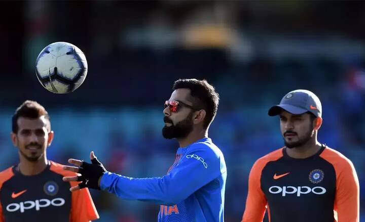 ભારતીય ટીમઃ વિરાટ કોહલી (કેપ્ટન), રોહિત શર્મા, શિખર ધવન, અંબાતી રાયુડુ, દિનેશ કાર્તિક, કેદાર જાધવ, મહેન્દ્ર સિંહ ધોની, કુલદીપ યાદવ, યુજવેન્દ્ર ચહલ, રવિન્દ્ર જાહેજા, ભુવનેશ્વર કુમાર, મોહમ્મદ સિરાજ, ખલીલ અહેમદ, મોહમ્મદ શમી, વિજય શંકર, શુભમન ગિલ.