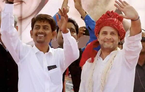 આ બેઠકમાં અલ્પેશ ઠાકોર, ભરત ઠાકોર, પ્રતાપ દૂઘાત, સંતોકબેન આરેઠિયા, વિક્રમ માડમ, રાજેન્દ્ર પરમાર, ગ્યાસુદીન શેખ, હિમ્મતસિંહ પટેલ ગેરહાજર રહ્યા હતા. એકતા યાત્રાના કારણે કોંગ્રેસની આજની બેઠકમાં અલ્પેશ અને ભરતજી ઠાકોર ગેરહાજર રહ્યા હોવાનું કારણ અપાયું હતું.