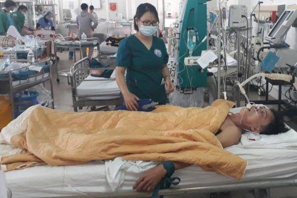 રિપોર્ટ મુજબ 48 વર્ષના હાટને મીથેનોલ લેવલ નોર્મલ કરતા 1,119 ગણું વધારે થયું હતું. મિથેનોલના લીવર પ્રોસેસિંગને ઓછું કરવા માટે સૌથી પહેલા ડોક્ટરની એક ટીમે હાટના પેટમાં એક લીટર બીયર પહોંચાડી. ત્યાર બાદ દરેક એક ક્લાકે એક કેન બીયર પેટમાં પહોંચાડવામાં આવી. એવી રીતે કુલ 15 કેન બીયર દર્દીના પેટમાં પહોંચાડવામાં આવી હતી. જેના પછી હાટ ભાનમાં આવ્યો હતો.