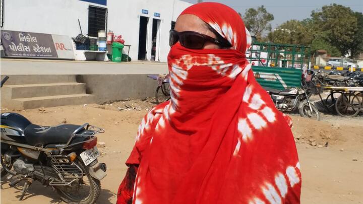 યુવતીએ કહ્યું હતું કે, છેલ્લા છ વર્ષથી બંને વચ્ચે ઝઘડા ચાલી રહ્યા છે. મહેશે મારી પત્નીને ગંભીર રોગ છે અને તે ગમે ત્યારે મરી જશે, તેમ કહીને મારી સાથે સંબંધ બાંધ્યા હતા. હું તેની સાથે રહેવા માંગતી નથી. તે મને બ્લેકમેલ કરે છે અને સાથે રહેવા દબાણ કરે છે. 