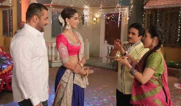 ‘તારક મહેતા…..’ દ્વારા દિશાને એક અલગ જ ઓળખ મળી હતી. પુત્રીના જન્મ બાદ દિશા શોમાંથી લગભગ અદ્રશ્ય થઈ હતી. તેણે ડિલીવરી બાદ શોમાં વાપસી પણ કરી હતી પરંતુ વચ્ચે વચ્ચે બ્રેક લેતી રહી હતી. બ્રેકના કારણે શોના ટીઆરપી પર અસર થઈ હતી.