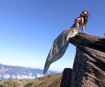 બિકીની પહેરીને પહાડ પર ચઢેલી છોકરીનું ઠંડીના કારણે મોત થતાં બરફમાં જ જામી ગઇ લાશ, જાણો વિગતે