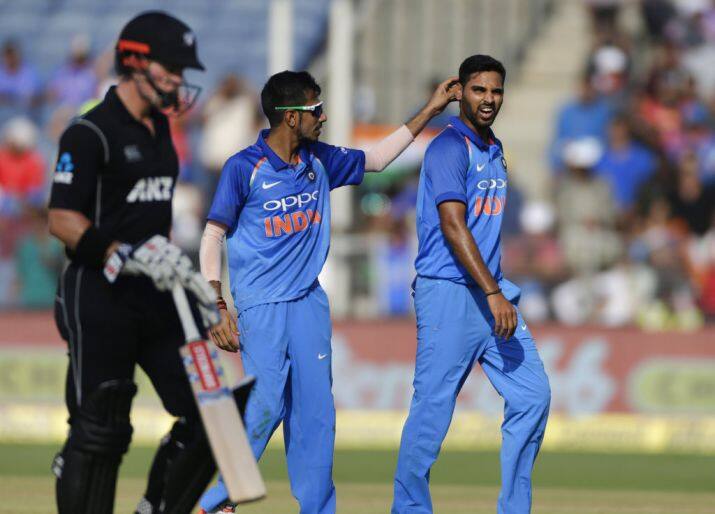 ઘાતક ભારતીય બૉલિંગ આક્રમણ સામે ન્યૂઝીલેન્ડની ટીમ 38 ઓવરમાં માત્ર 157 રન કરીને ઓલઆઉટ થઇ ગઇ હતી. ન્યૂઝીલેન્ડ તરફથી સર્વાધિક રન કેપ્ટન કેન વિલિયમ્સને (65 રન) બનાવ્યા હતા.