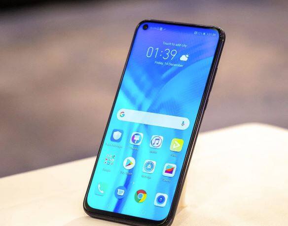 Honor View 20 માં Android 9 Pie બેસ્ડ Magic UI 2.0 છે. કંપની ભારતમાં આ સ્માર્ટફોનને આક્રમક કિંમતમાં લોન્ચ કરી શકે છે. ભારતમાં 29 જાન્યુઆરીએ લોન્ચ થશે. જેનું પ્રી બુકિંગ શરુ થઇ ગયું છે. જેને HiHonor સ્ટોર કે એમેઝોન ઇન્ડિયા પરથી પ્રી બુક કરાવી શકાય છે.
