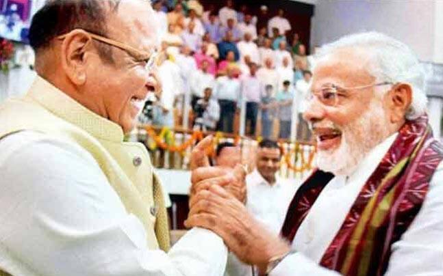 શંકરસિંહ વાઘેલાએ 2017માં રાજ્યસભાની ચૂંટણી વખતે કોંગ્રેસ સાથે છેડો ફાડ્યો હતો. કોંગ્રેસના નેતા અહમદ પટેલને હરાવવા માટે શંકરસિંહે ભાજપ સાથે હાથ મિલાવ્યા હતા. જો કે શંકરસિંહ કોંગ્રેસને હરાવવામાં સફળ રહ્યા નહોતા અને અહમદ પટેલ જીતી ગયા હતા.