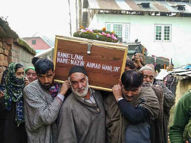 આતંકીઓની ગોળીથી ઘાયલ થયેલા લાન્સ નાયક નઝીર વાનીએ તે ઘરને ઘેરી રાખ્યુ અને આતંકીઓને ભાગવા દીધા નહીં, ત્યાં નઝીરે એક આતંકીને પણ મોતને ઘાટ ઉતારી દીધો હતો. જોકે, બાદમાં આતંકીઓના હુમલાનો શિકાર થયેલો નઝીર વાની પણ શહીદ થઇ ગયો હતો. 