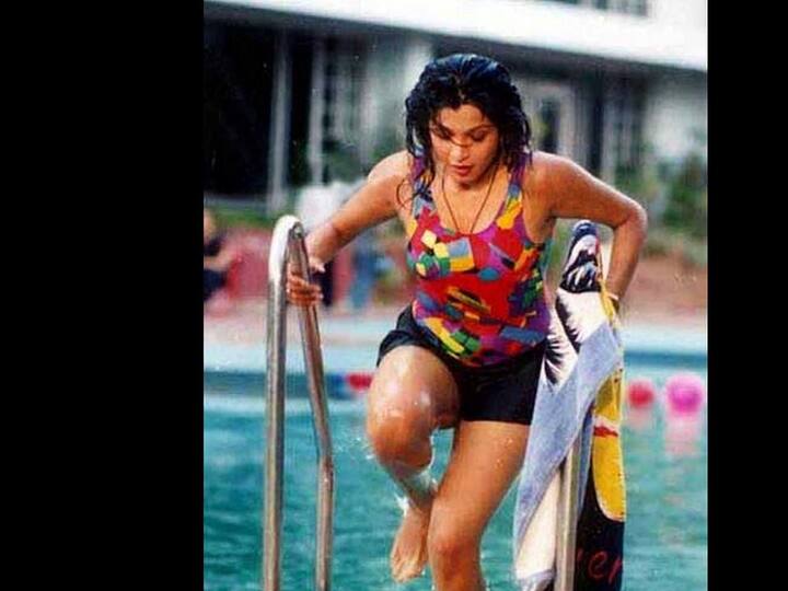 રિપોર્ટ્સ અનુસાર, રામ્યા કૃષ્ણા એક તામિલ ફિલ્મમાં પોર્ન સ્ટારની ભૂમિકા નિભાવી રહી છે. વિજય સેતુપતિ અને સામંતાના ત્યાગરાજન કુમારરાજના નિર્દશનમાં આવનારી ફિલ્મ 'સુપર ડીલક્સ' ચર્ચામાં છે, આમાં રામ્યા હૉટ રૉલમાં જોવા મળશે. પ્રાયોગિક રીતે બનવા જઇ રહેલી આ ફિલ્મમાં વિજય સેતુપતિ મહિલાના ગેટ-અપમાં જોવા મળશે.