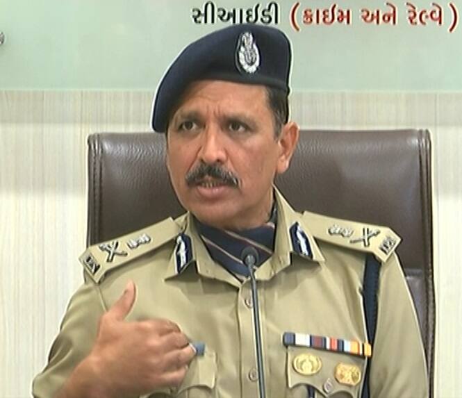 જયંતિ ભાનુશાળીની હત્યા કરાવ્યા બાદ છબિલ પટેલે બે દિવસમાં જ વિદેશ જતા રહ્યા હતા. જ્યારે જયંતિ ભાનુશાળીની હત્યા કરનાર સાર્પ શૂટરો હાલ ફરાર છે, જેઓની શોધખોળ ચાલી રહી છે. 7 જાન્યુઆરીના રોજ સયાજી એક્સપ્રેસમાં જ્યંતિ ભાનુશાળીની હત્યા કરવામાં આવી હતી. 