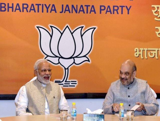 2014માં ગુજરાતમાં ભાજપે ક્લિનસ્વીપ કર્યું હતું અને રાજ્યની તમામ 26 બેઠકો પર જીત મેળવી હતી. ઉલ્લેખનીય છે કે 2017ની વિધાનસભા ચૂંટણીમાં રાજ્યની 182 બેઠકો પર ચૂંટણી થઈ હતી જેમાં ભાજપ 100ના આંકડાથી દૂર રહી હતી. એબીપી ન્યૂઝના સર્વે મુજબ ગુજરાતમાં ભાજપ માટે રાહતના સમાચાર છે. 