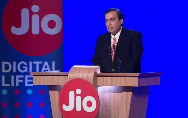  નવી દિલ્હી: રિલાયન્સ જિયોએ પોતાના જિયોફોન યૂઝર્સ માટે બે નવા પ્લાન લોન્ચ કર્યા છે. કંપનીએ પ્લાનની કિંમત 594 અને 297 રૂપિયા રાખી છે જે લાંબી વેલિડિટી સાથે આવે છે. 