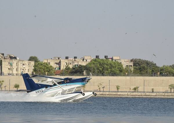 ગાંધીનગર: ઉડાન યોજના હેઠળ રિજનલ એર કનેક્ટિવિટી સંદર્ભે ગુજરાત સરકારે છથી નવ સીટરના સી પ્લેન સાબરમતી રિવરફ્રન્ટથી સ્ટેચ્યૂ ઓફ યુનિટી થઈને સુરત ઉપરાંત સાબરમતી રિવરફ્રન્ટથી પાલિતાણા શેત્રુંજી ડેમ સુધીનું સી પ્લેનનું કામ ઓગસ્ટ સુધીમાં પૂરું કરવાનું નક્કી કરવામાં આવ્યું છે.