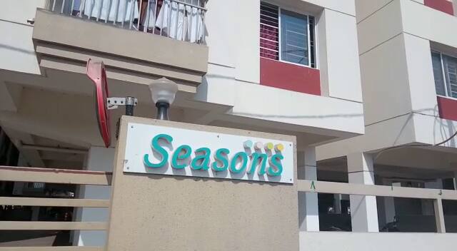 મનિષ ન્હાઇને બહાર આવ્યા પછી તેણે કપડા ચેન્જ કરી લીધા હતા. આ પછી આવેશ ઓછો થતાં તેણે ઓલ્ડ પાદરા રોડ ખાતે રહેતી રચનાની બહેનને ફોન કર્યો હતો અને તેણે આવેશમાં રચનાની હત્યા કરી નાંખ્યાનું જણાવ્યું હતું. જોકે, આ પછી તે ખૂબ જ હતાશ થઈ ગયો હતો અને એપાર્ટમેન્ટના છઠ્ઠા માળે જતો રહ્યો હતો અને ત્યાંથી કૂદીને આપઘાત કરી લીધો હતો. 