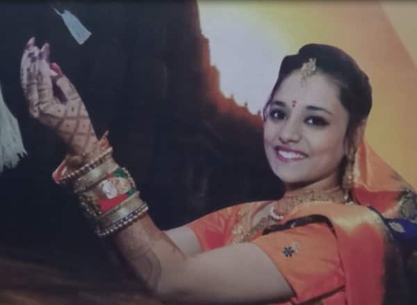 સુરત: બોલિવૂડ અભિનેત્રી જેવી દેખાતી અને સિગિંગની શોખીન સુરતની ખૂબસૂરત યુવતી સંસારી મોહમાયા ત્યાગીને દીક્ષા લેવા જઈ રહી છે. સુરતના કરોડપતિ કાપડના વેપારીની 22 વર્ષીય પુત્રી 28 જાન્યુઆરીના રોજ દીક્ષા લેશે. કાપડના વેપારી અતુલભાઈની 3 દીકરીમાંથી મોટી દીકરી માનવી સંસારિક સુખ છોડી સંયમનો માર્ગ આપનાવશે.