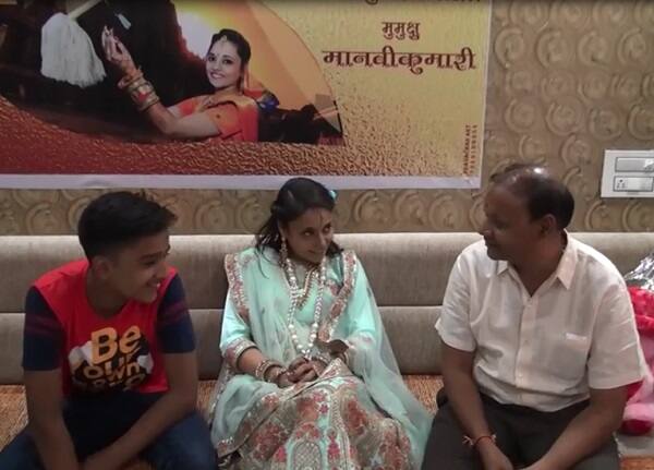 દીક્ષા લીધા બાદ માનવીને નવું નામ આપવામાં આવશે. ત્યારબાદ જીવનભર માનવીને તે નામથી ઓળખવામાં આવશે. માનવીની પોતાનું એમ.કોમનું ભણતર રાજસ્થાનના પાલીથી કર્યું છે. જેમાં તેને 60 ટકા માર્ક મેળવ્યા હતા. માનવીને બોલીવૂડમાં પ્લે બેક સિંગર બનવું હતું.