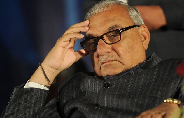 શુક્રવારે સવારે સીબીઆઈએ હુડ્ડાના રોહતક સ્થિત ડીપાર્ક નિવાસ સ્થાન પર દરોડા પાડ્યા હતા. કહેવામાં આવી રહ્યું છે કે આ દરમિયાન પૂર્વ મુખ્યમંત્રી હુડ્ડા તેમના ઘરે હાજર હતા. આ દરમિયાન કોઈને ઘરની અંદર પ્રવેશ કરવાની મંજૂરી નથી આપવામાં આવી.