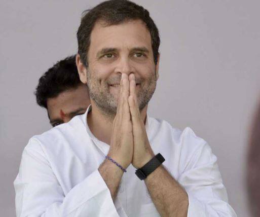 નવી દિલ્હી: ભારતીય જનતા પાર્ટીના નેતા વરૂણ ગાંધીની કૉંગ્રેસમાં જોડાવાની અટકળો પર રાહુલ ગાંધીએ નિવેદન આપ્યું છે. ઓડિશામાં એક કાર્યક્રમ દરમિયાન કૉંગ્રેસ અધ્યક્ષ રાહુલ ગાંધીએ કહ્યું, મને આ બાબતે કોઈ જાણકારી નથી. રાહુલ ગાંધીએ કહ્યું, મને વરૂણ ગાંધીના કૉંગ્રેસમાં જોડાવવા સંબંધી અટકળો વિશે કોઈ જાણકારી નથી. 