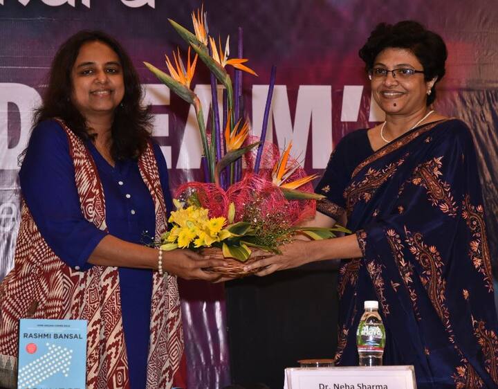 અમદાવાદ સ્થિત જાણીતી મેનેજમેન્ટ ઇન્સ્ટિટ્યૂટ શાંતિ બિઝનેસ સ્કૂલ (એસ બી એસ) આયોજીત 