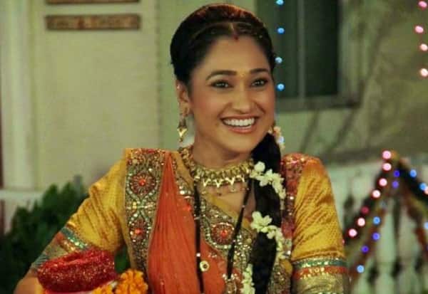 આ મુદ્દે સીરિયલના પ્રોડ્યૂસરે કહ્યું, સીરિયલમાં હજુ પણ દયાબેનની ભૂમિકા છે તેમના બદલે અન્ય કોઈ આર્ટિસ્ટને નથી લેવામાં આવ્યા. જ્યારે પણ દિશા પરત ફરવા માંગે ત્યારે આવી શકે છે. આશા છે કે અમે સાથે બીજી વખત કામ કરીશું.