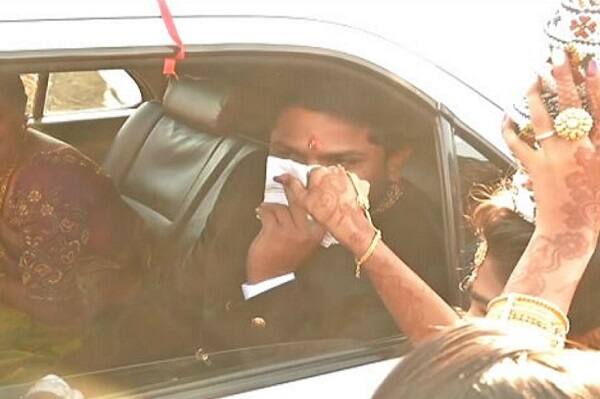 હિન્દુ વિધિ પ્રમાણે રિત રસમોનો દોર ચાલુ થઈ ગયો છે. હાર્દિકનું મંડપ બહાર સામૈયું કરવામાં આવ્યું હતું.લગ્ન મંડપમાં હાર્દિક અને કિંજલના લગ્નને ભારે ઉત્સાહ જોવા મળી રહ્યો છે.