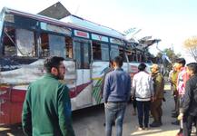 જમ્મુ-કાશ્મીરમાં વૈષ્ણોદેવી નજીક ગુજરાતની બસને નડ્યો અકસ્માત, બે NRGનાં મોત, જાણો વિગત