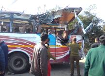 જમ્મુ-કાશ્મીરમાં વૈષ્ણોદેવી નજીક ગુજરાતની બસને નડ્યો અકસ્માત, બે NRGનાં મોત, જાણો વિગત