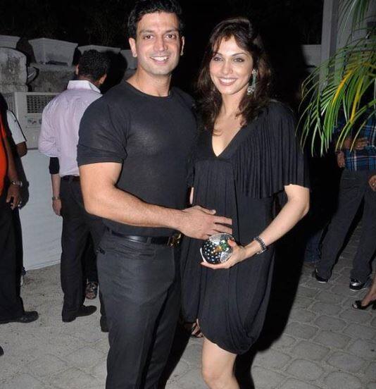 42 વર્ષીય ઈશાએ 2009માં ટીમી નારંગ સાથે લગ્ન કર્યા હતા. હાલમાં તે એક સંતાનની માતા છે.  2 જાન્યુઆરીએ દિગ્ગજ અભિનેત્રી મૌસમી ચેટર્જી પણ ભાજપમાં જોડાઈ હતી. લોકસભા ચૂંટણી પહેલા અનેક ફિલ્મી ચહેરા રાજકારણમાં પ્રવેશ કરશે તેવો વિવિધ મીડિયા રિપોર્ટ્સમાં દાવો કરવામાં આવી રહ્યો છે.