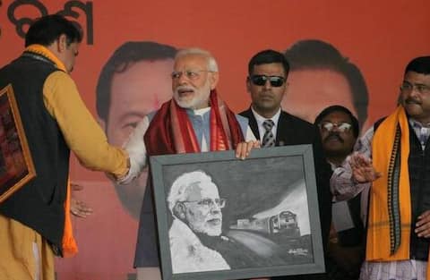 PM મોદીને ભેટમાં મળેલા સ્મૃતિ ચિન્હોની હરાજી શરૂ, જાણો શું છે કિંમત PM મોદીને ભેટમાં મળેલા સ્મૃતિ ચિન્હોની હરાજી શરૂ, જાણો શું છે કિંમત