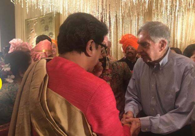 જાણીતા ઉદ્યોગપતિ રતન ટાટાએ પણ લગ્ન સમારંભમાં હાજરી આપી હતી.