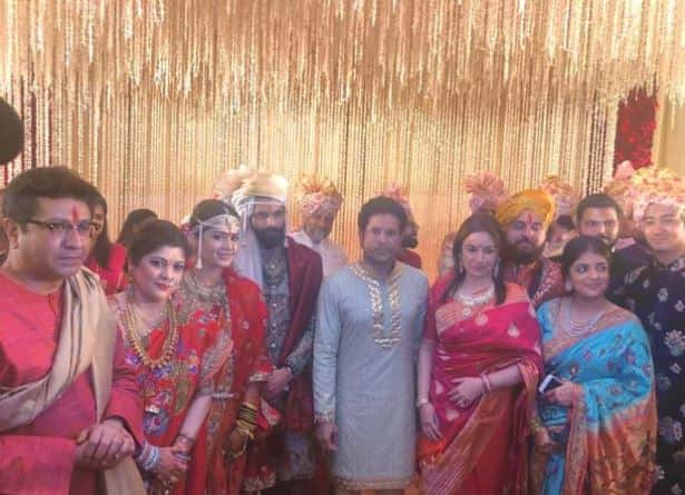 ક્રિકેટનો ભગવાન ગણાતો ભારતનો પૂર્વ ક્રિકેટર સચિન તેંડુલકર પત્ની અંજલિ સાથે સમારંભમાં હાજર રહ્યો હતો.