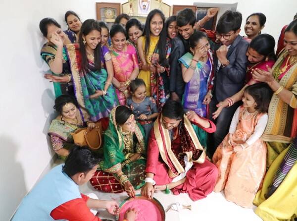 પાંચ વખત રમાયેલી વિધિમાં બે વખત હાર્દિક પટેલ જીત્યો હતો અને ત્રણ વખત કિંજલ જીતી ગઈ હતી. હાર્દિકના ઘરે શનિવારે મંડપ મુહૂર્ત, દાંડિયા રાસ યોજાયા બાદ રવિવારે વહેલી સવારે લગ્ન માટે દિગસર જાન પહોંચી હતી. જાનમાં વરકન્યા પક્ષના થઇને આશરે 450 લોકો દિગસર આઠ કલાકે પહોંચી ગયા હતા અને 12-30 કલાકે લગ્નની મુખ્યવિધિ પૂરી થયા પછી ઊંધિયા, બે શાક, પૂરી, રોટલી, ચોકલેટ બાસુંદી સહિતના મેનૂવાળું જમણ 1-30 કલાકે સંપન્ન થયું. 